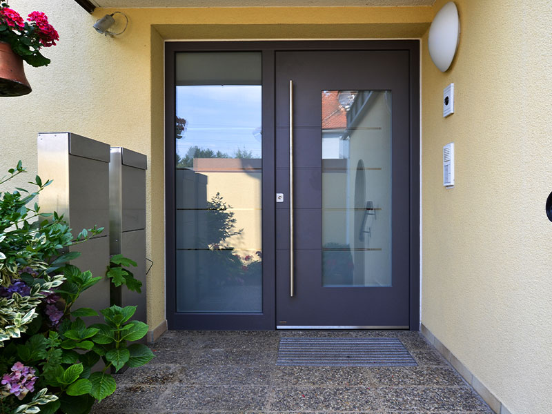 Haustür mit Glaselement