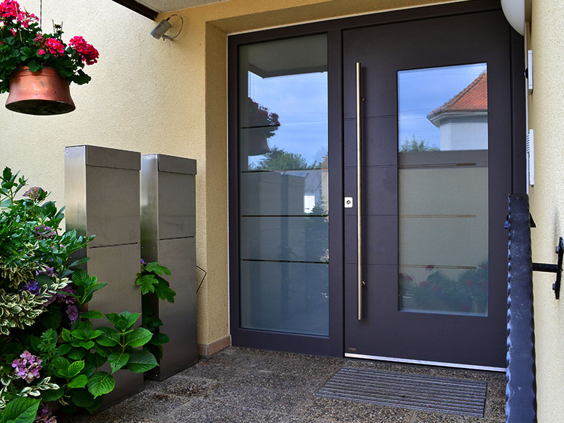 Haustür mit Glaselement