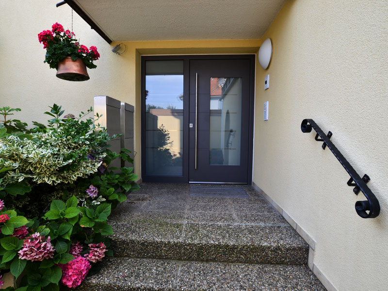 Haustür mit Glaselement